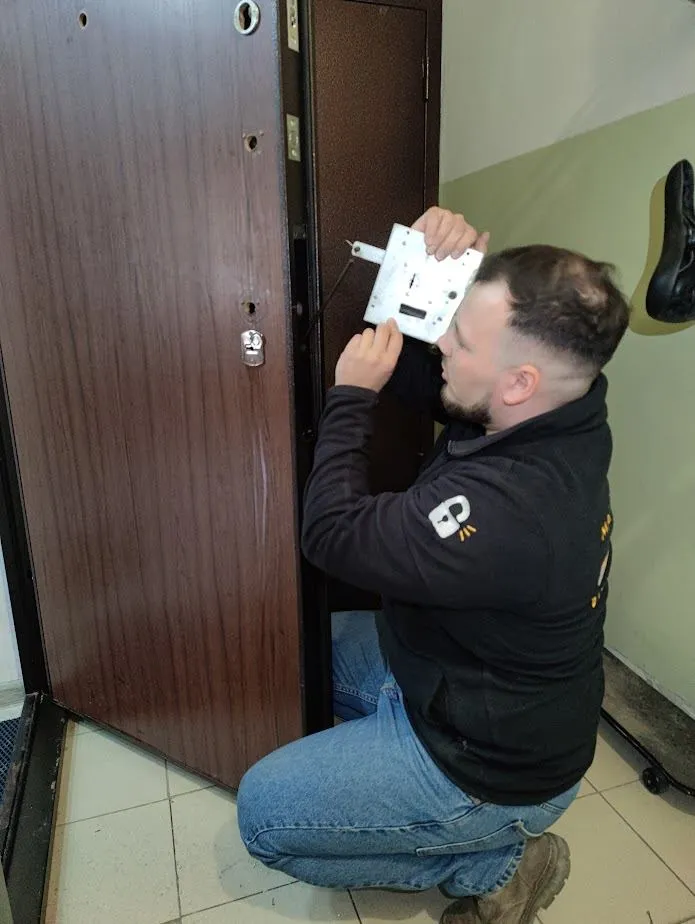 Установка замка во входную дверь